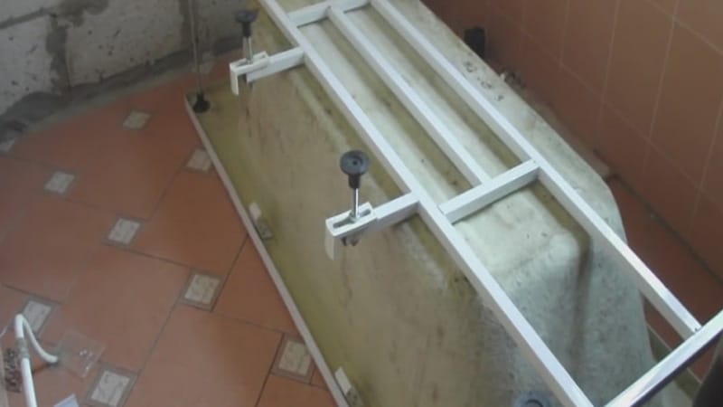 Кріплення ванни до стіни і підлоги: як правильно закріпити