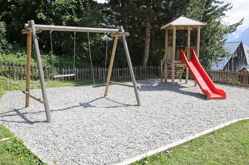 Дитячий майданчик на дачі
