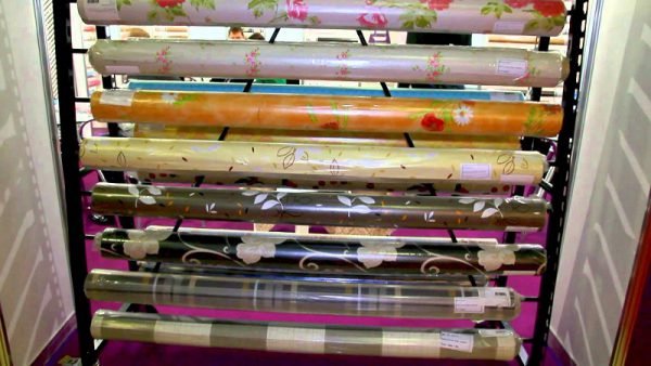 Самоклеючі шпалери для ванної (плівка) — види і дизайн (фото, відео)