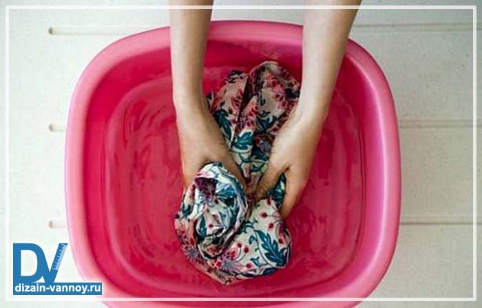 Як випрати шторку для ванни і почистити скляну фіранку