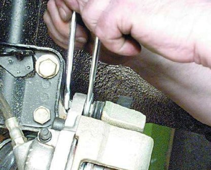 Заміна передніх і задніх гальмівних колодок на ВАЗ 2109 і 21099 своїми руками