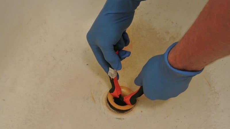 Злив для ванної: установка своїми руками