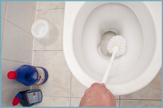 Як очистити унітаз від вапняного нальоту і сечового каменю