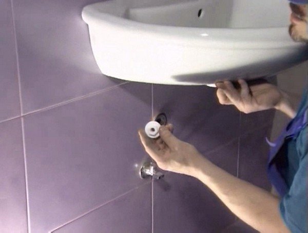 Як зробити ремонт у ванній дешево: способи зниження витрат Як зробити ремонт у ванній дешево: способи зниження витрат