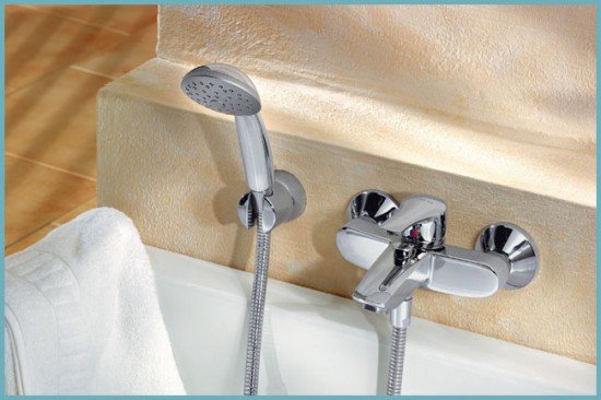 Який вибрати змішувач з душем для установки у ванній
