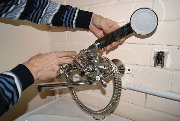 Ремонт змішувача у ванній: як полагодити своїми руками