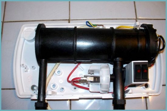 Водонагрівач для дому: особливості накопичувального та проточної обладнання