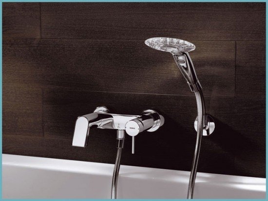 Який вибрати змішувач з душем для установки у ванній