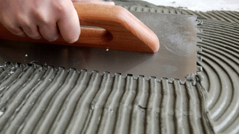 Як класти плитку у ванній правильно