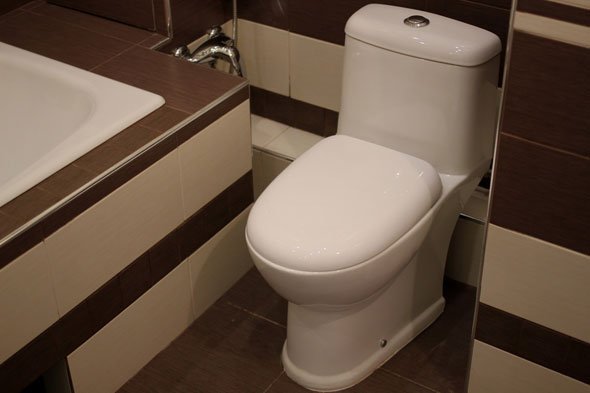 Як встановити унітаз на підлогу з кахлю (керамічної плитки) своїми руками