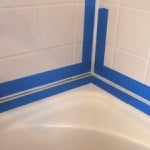 Як і чим закрити щілину між ванною і стіною