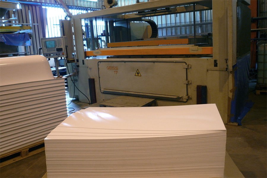 Акриловий вкладиш у ванну: плюси, вартість і технологія установки