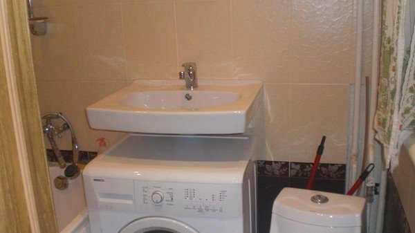 Раковина на пральну машину: переваги, недоліки та особливості установки Раковина на пральну машину: переваги, недоліки та особливості установки