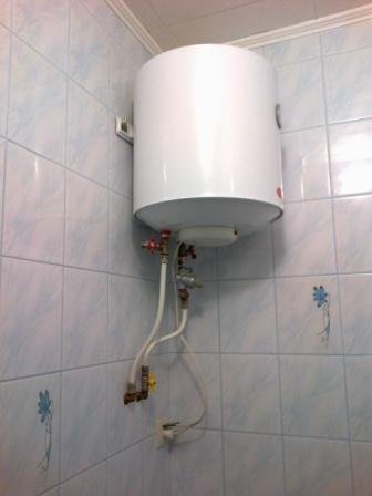 Якими бувають електричні накопичувальні нагрівачі води, огляд моделей