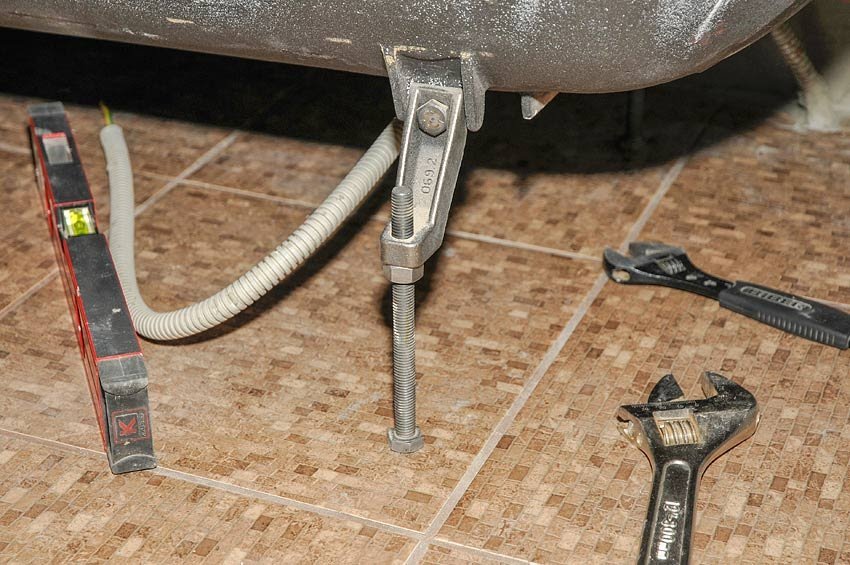 Як проводиться установка чавунної ванни