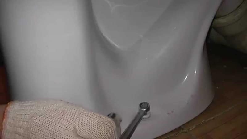 Заміна унітазу в квартирі своїми руками: відео інструкція