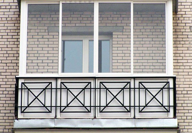 У чому різниця між балконом та лоджією?