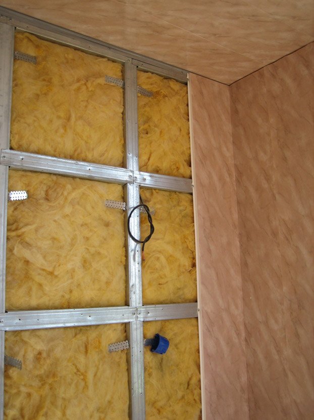 Як робиться обробка ванної кімнати пластиковими панелями