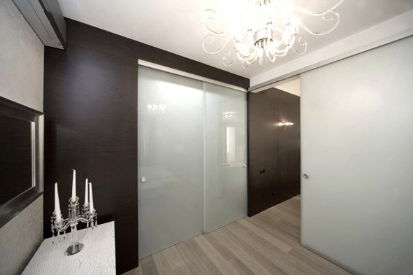 Установка розсувних скляних дверей у ванній і туалеті