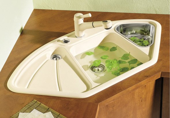 Кутова мийка для кухні: нюанси вибору Кутова мийка для кухні: нюанси вибору