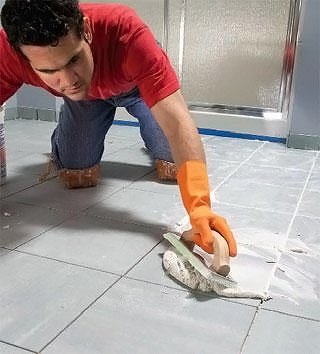 Як покласти плитку на деревяну підлогу: нюанси та етапи роботи у ванній