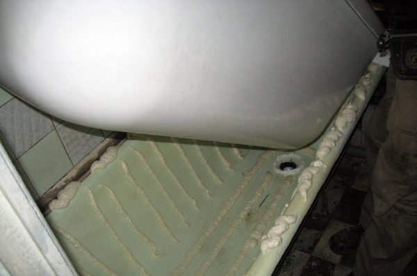 Що краще акриловий вкладиш або наливна ванна (фото і відео)