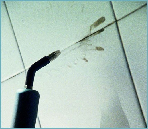 Як за допомогою народних засобів і побутової хімії очистити шви у ванній від плісняви та грибка