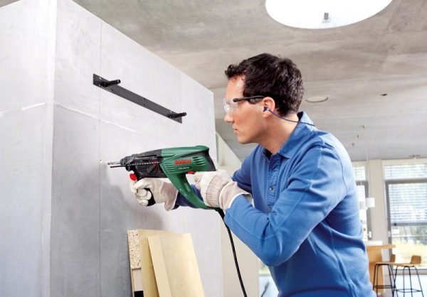 Як і чим свердлити кахельну плитку — інструменти та відео інструкція