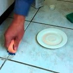 Як очистити шви між плиткою у ванній
