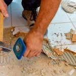 Як зняти плитку зі стіни акуратно