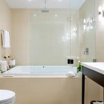 Коричнева плитка у ванній: фото бежева ванна