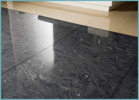 У чому відмінності між керамічною плиткою і керамогранітом, що краще вибрати