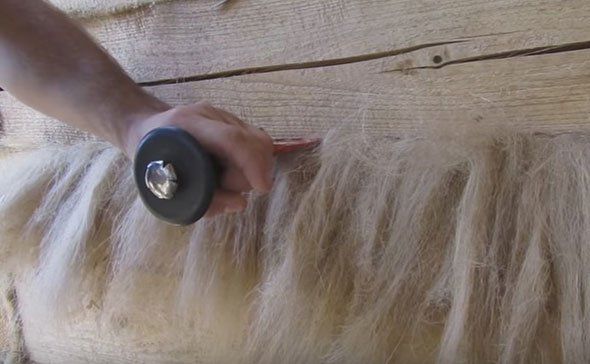 Як і чим правильно конопатити лазню з бруса: мохом, джутом або клоччям? Як і чим правильно конопатити лазню з бруса: мохом, джутом або клоччям?