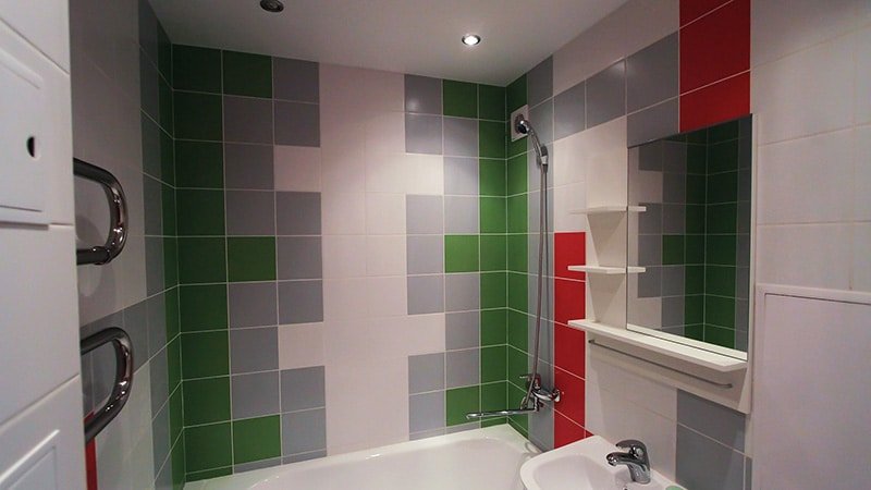 Кольорова плитка для ванної: фото зразків