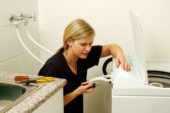 Підключення пральної машини до водопроводу і каналізації: корисні поради