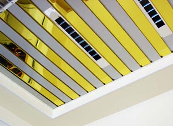 Дзеркальна стеля у ванній кімнаті, його види, плюси і мінуси