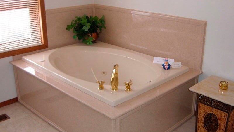 Ванна з штучного каменю: фото та відгуки