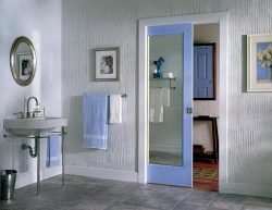 Установка розсувних скляних дверей у ванній і туалеті