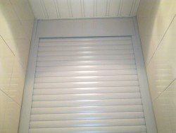 Сантехнічні рольставні у ванній і туалеті: монтаж, фото, відгуки