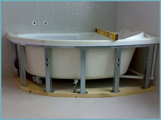 Екран під ванну з пластикових панелей: робимо своїми руками