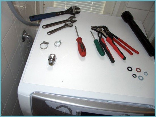 Підключення пральної машини до водопроводу і каналізації: корисні поради