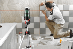 Кладка кахлю у ванній на підлогу та стіни