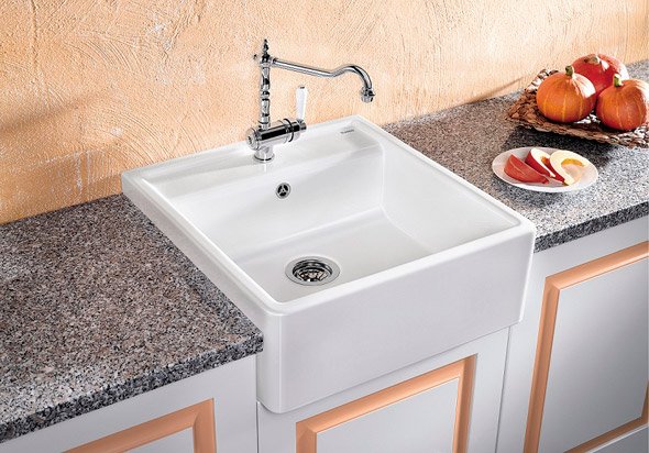 Підбираємо керамічну мийку для кухні