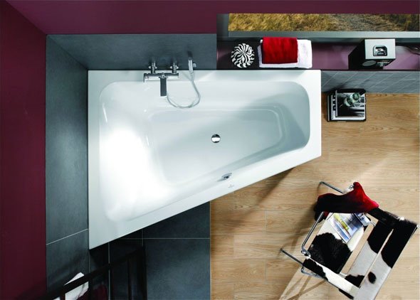 Розміщення кутової ванни у маленькій ванній кімнаті