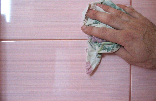 Затирка швів плитки: чим і як затирати кахель своїми руками