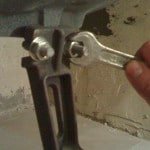 Кріплення ванни до стіни і підлоги: як правильно закріпити Кріплення ванни до стіни і підлоги: як правильно закріпити