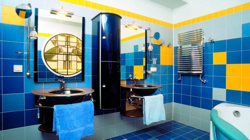 Фото плитка у ванній з малюнком: красива синя