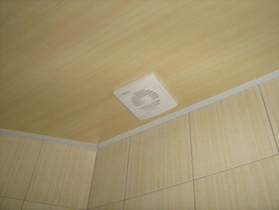 ПВХ панелі для ванної та туалету: функціональні особливості і варіанти кріплення обробки