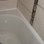Герметизація ванни зі стіною: обробляємо стик