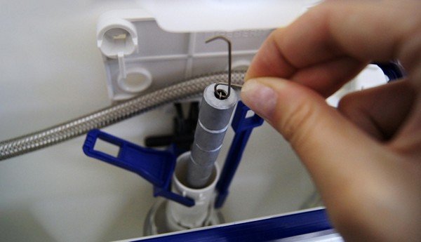 Пристрій зливного бачка унітазу: конструкція основних вузлів і механізмів